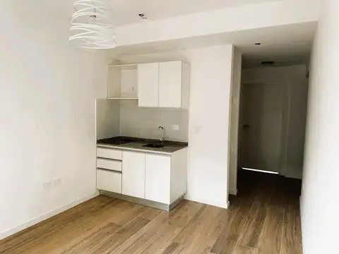 Dean Funes 900