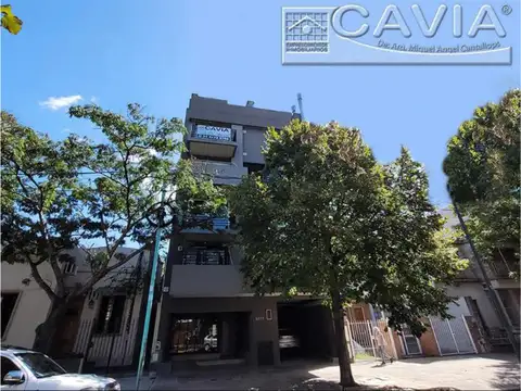 Monoambiente  frente con balcón corrido muy luminoso