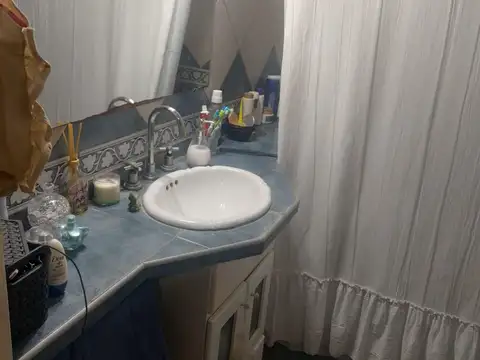 VENTA CASA CON MONOAMBIENTE EN GARIN