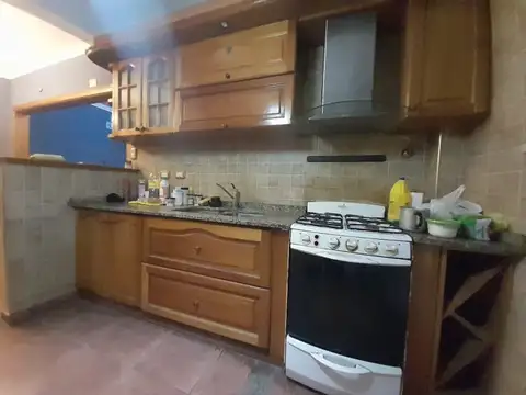 VENTA-CASA APTA CRÉDITO- 2 DORMITORIOS-PARRILLA-COCHERA-JOSÉ C PAZ