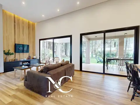 Casa en Venta en Costa Esmeralda, USD 350.000