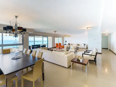 Departamento en Venta con 4 cocheras