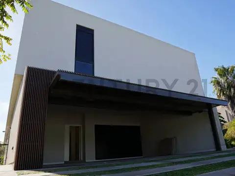 VENTA DE EXCLUSIVA PROPIEDAD COUNTRY LA SANTINA AMOBLADA ZONA SUR 5 DORMITORIOS