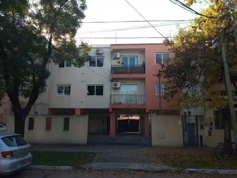 DEPARTAMENTO DE 2 AMBIENTES CON COCH. CUB 5 CUAD. EST. MERLO