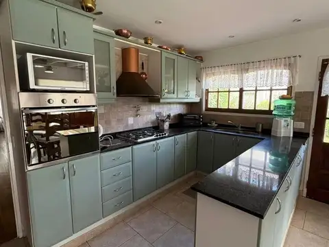 Casa 4 ambientes con 3 baños