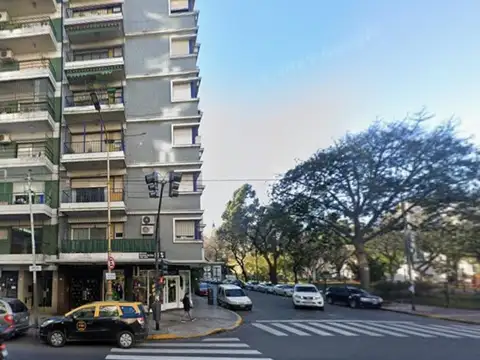 Departamento de 4 ambientes con dependencias, y baulera