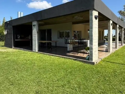 Casa 5 ambientes con 1 baño