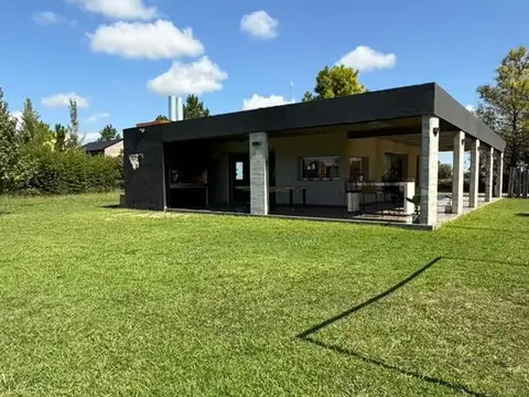 Casa en Venta con 2 cocheras