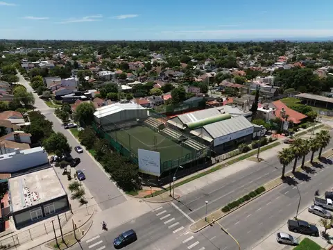 Complejo Deportivo o fracción con potencial p/desarrollo sobre Av. Constitución.