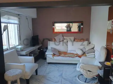 Casa 2 ambientes con 1 baño