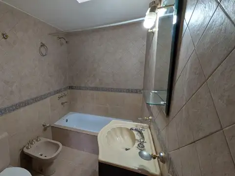 Depto Tipo Casa en Alquiler en Lanus, $ 750.000