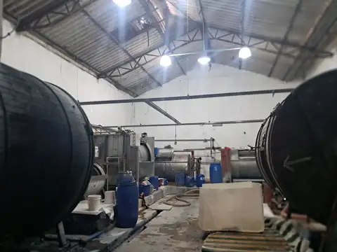 Galpon en Venta 44  mts Fondo