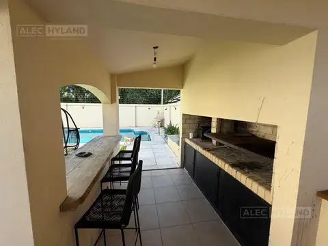 Casa en Venta con 3 cocheras