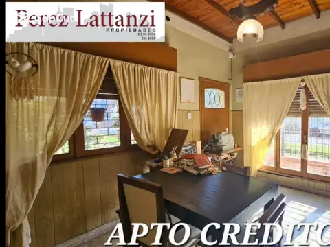 Venta Casa 4 ambientes de 212 m2 lote propio en Caseros, cochera cubierta