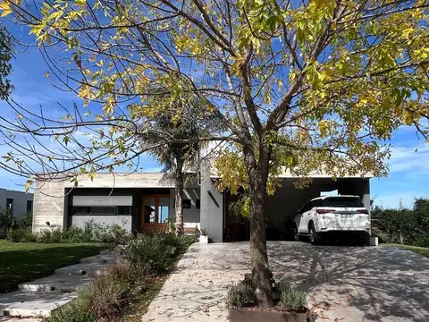 Av De Los Lagos 100