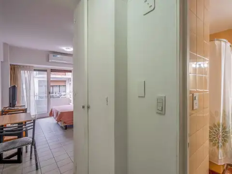 Monoambiente amoblado con balcón en alquiler temporario en Retiro