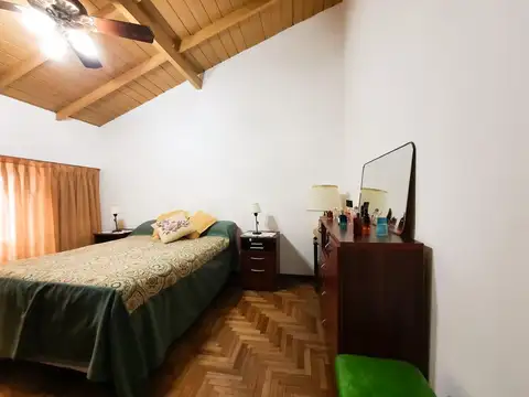 VENTA CASA 3 AMB 300 M2 PATIO VALENTIN ALSINA LANUS