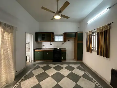 Depto Tipo Casa en Alquiler en Valentin Alsina, $ 750.000