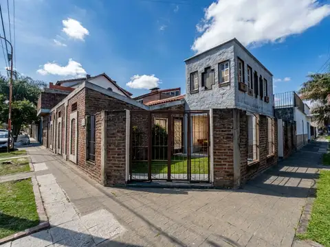 CASA EN VENTA 4 AMBIENTES CON COCHERA EN SAN JUSTO