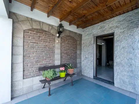 Casa 4 ambientes con 1 baño