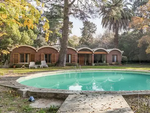 Casa en venta sobre terreno de 5380m² en Highland Park