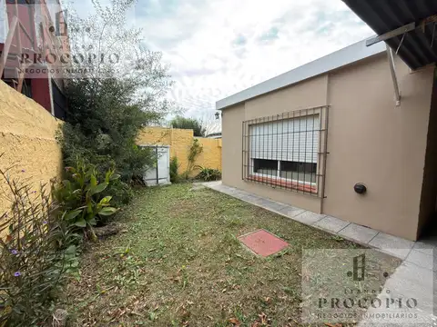 Depto Tipo Casa en Alquiler en San Antonio de Padua, $ 800.000