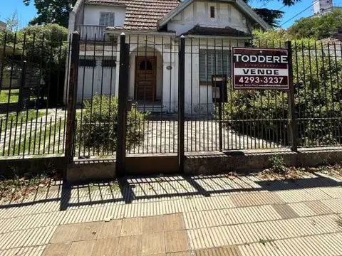 VENTA DE CASA ESTILO INGLES SOBRE CALLE ROCA, ADROGUE. IDEAL PARA EMPRENDIMIENTO INMOBILIARIO.