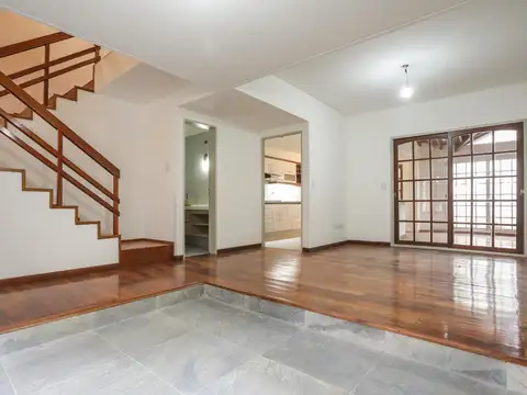 Casa 5 ambientes con 2 baños