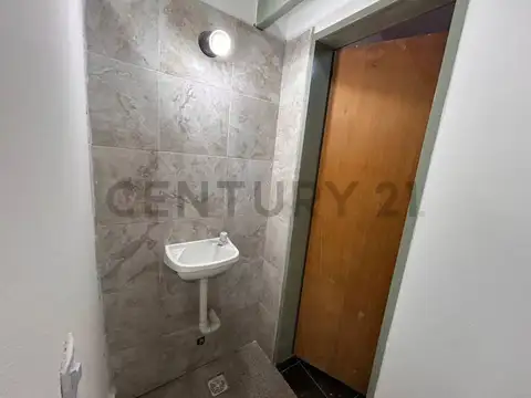 Local en Alquiler en Gregorio de Laferrere, $ 380.000