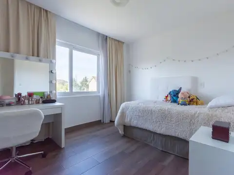 Casa en Venta con 12 cocheras