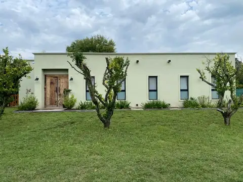 Casa 4 ambientes con 4 baños