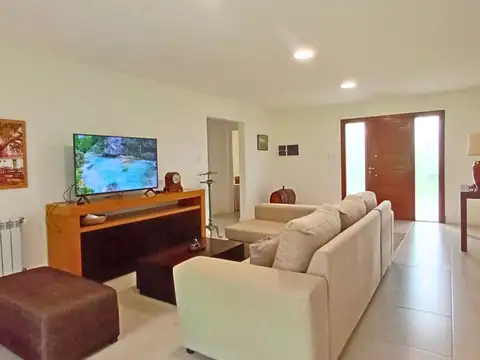 Casa 3 ambientes con 2 baños