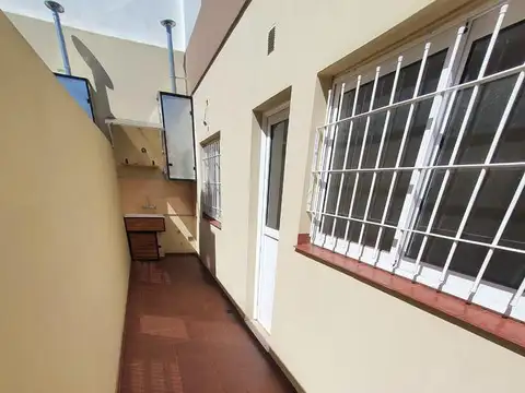 Depto Tipo Casa en Venta en Villa Luzuriaga, USD 48.000