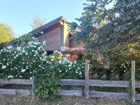 Casa 4 ambientes con 2 baños