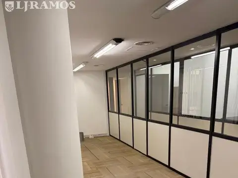 Oficina en Alquiler con 2 cocheras