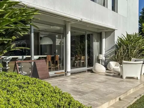 Casa 10 ambientes con 5 baños
