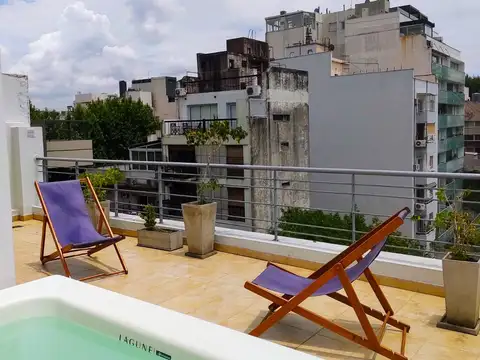 Hermoso duplex con cochera, balcón con parrilla y pileta (A media cuadra de Av. Santa Fe)