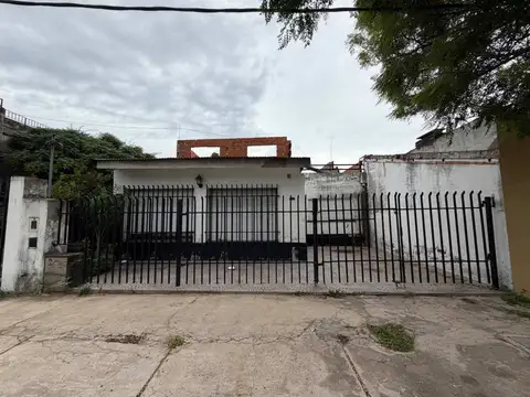 VENTA CASA 2 DORMITORIOS CON PATIO EN BARRIO PLATA