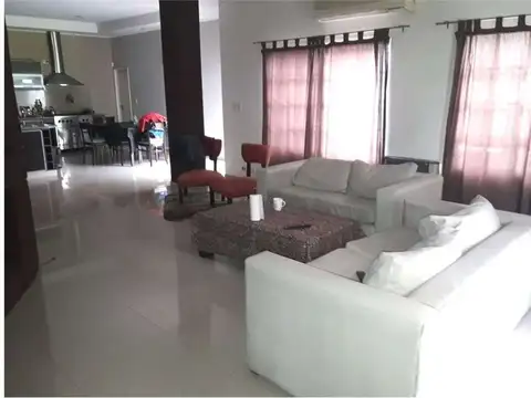 Casa en Venta en Barrio Parque Leloir, USD 360.000