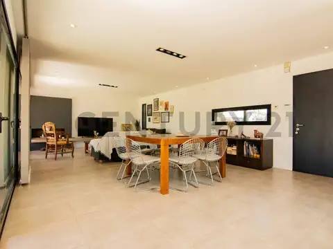 Venta | Casa 3 dormitorios - Puerto Roldán