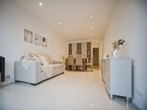 En Venta 2 ambientes c/dependencias - Punta Iglesias