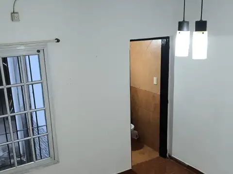 Alquila Departamento 2 Ambientes (Planta Baja) Berazategui Oeste.