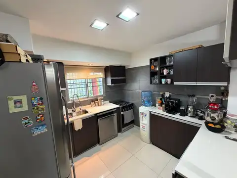 Casa 4 ambientes en venta Lanus Este