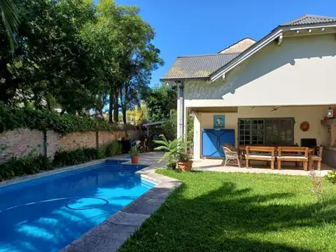 Casa en Venta con 4 cocheras
