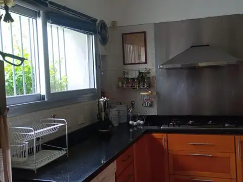 Casa 5 ambientes con 4 baños
