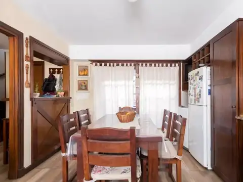 Casa 5 ambientes con 2 baños