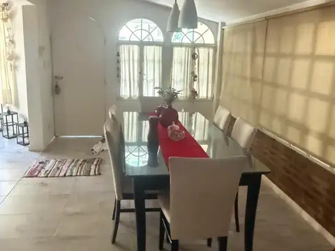 Casa 5 ambientes con 3 baños