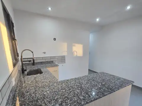 Casa 2 ambientes con 2 baños