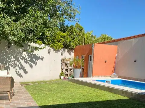 Casa en Venta con 2 cocheras