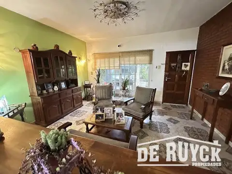 Casa en Venta con 1 cochera